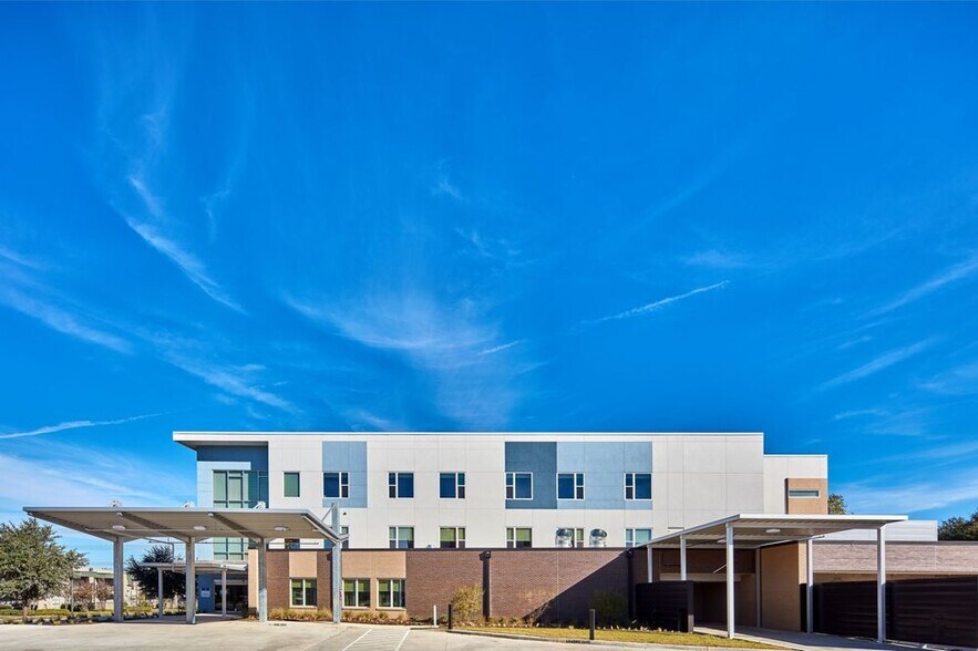 More Photos Of 8130 Meadow Rd, Dallas Healthcare For Sale