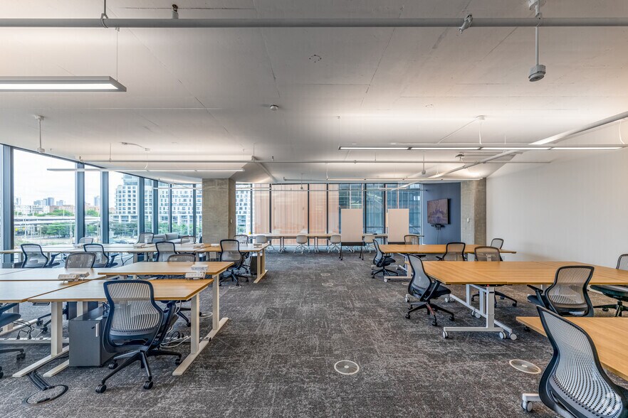 More Photos Of 155 Queens Quay E, Toronto Coworking Space