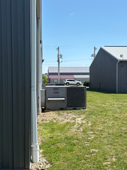 More Photos Of 66850 Executive Dr, Saint Clairsville Warehouse For Lease