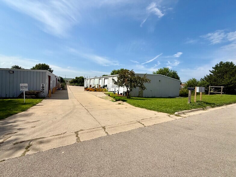 More Photos Of 1805 Industrial Park Dr, Normal Light Distribution For Lease