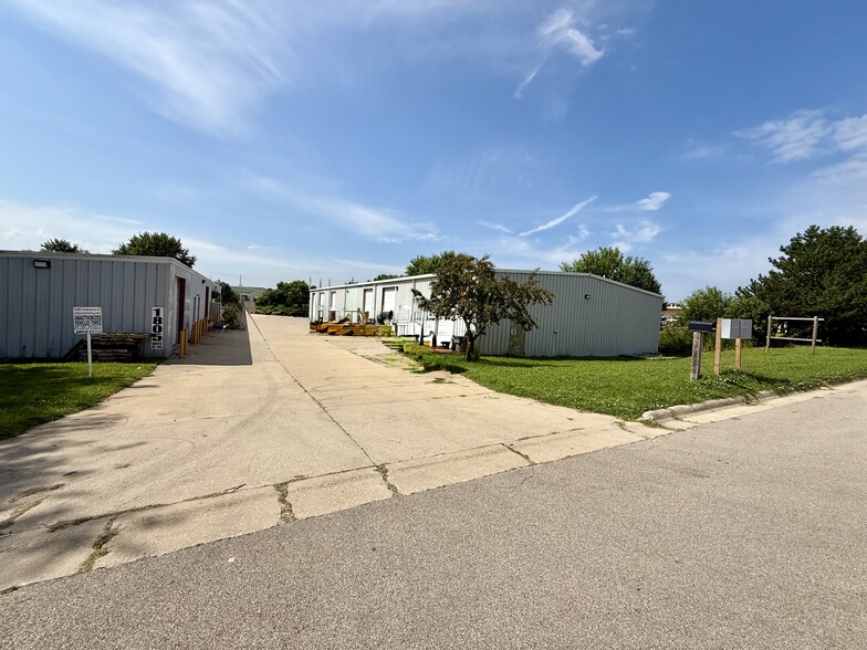 More Photos Of 1805 Industrial Park Dr, Normal Light Distribution For Lease