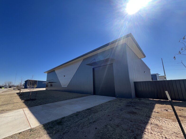 More Photos Of 616 NW 125th st, Oklahoma City Warehouse For Lease