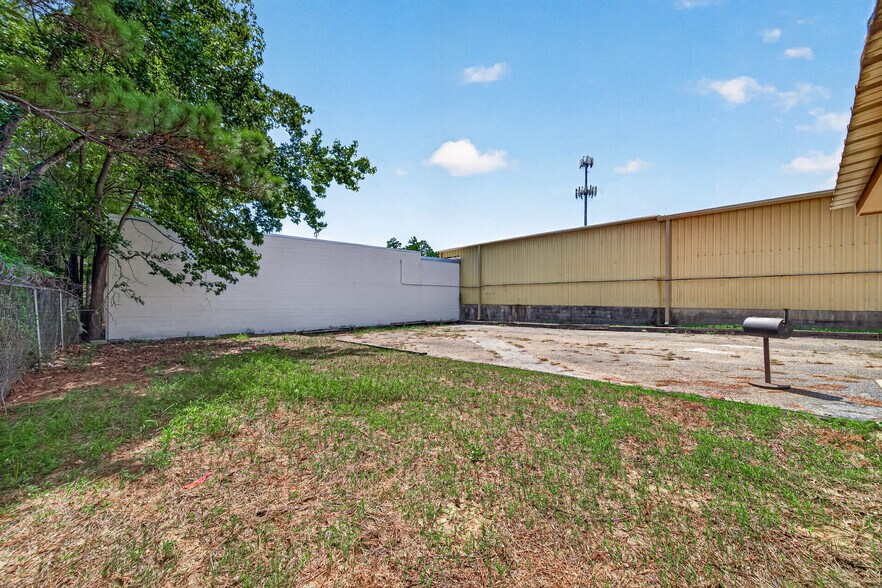 More Photos Of 214 N Loop 336 E, Conroe Office For Sale