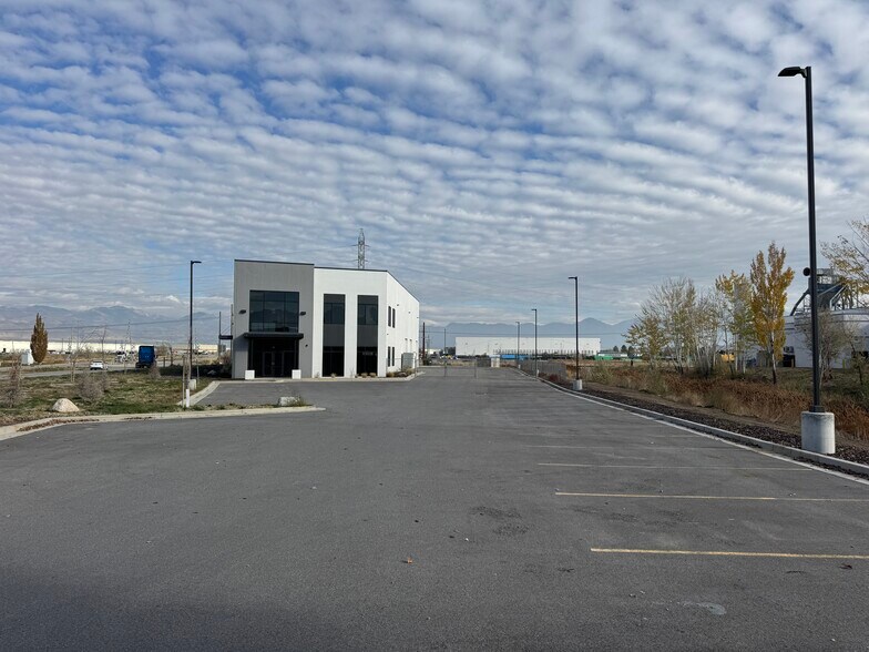 More Photos Of 4655 W California Ave, Salt Lake City Manufacturing For Lease