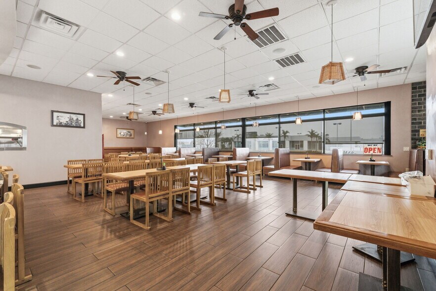 More Photos Of 1377 W El Monte Way, Dinuba Restaurant For Lease
