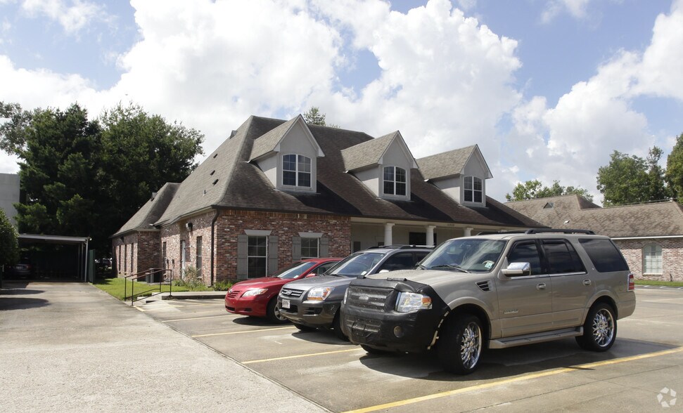 More Photos Of 10528 Kentshire Ct, Baton Rouge Office For Lease