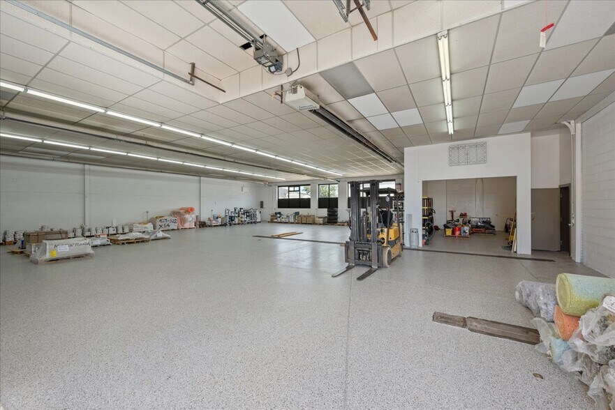 More Photos Of 310 E 17th St, Cheyenne Flex For Sale