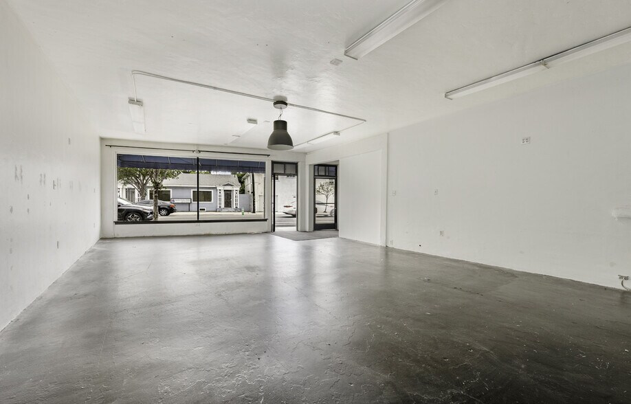 More Photos Of 2533-2535 E Broadway, Long Beach Storefront Retail Residential For Lease