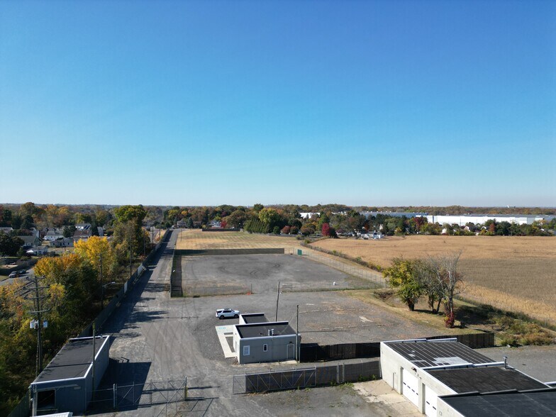 More Photos Of 511 Neck Rd, Burlington Warehouse For Lease