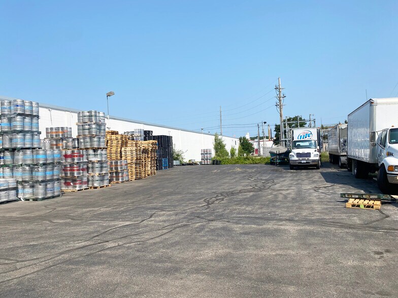 More Photos Of 2325 Sybrant Rd, Traverse City Warehouse For Lease