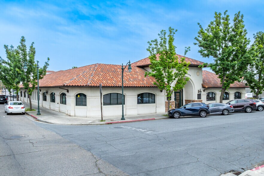 Primary Photo Of 222 N Garden St, Visalia Office For Lease