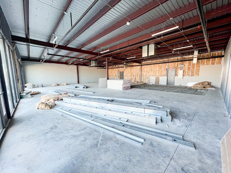 More Photos Of 900 E Florida Ave, Midland Storefront For Lease