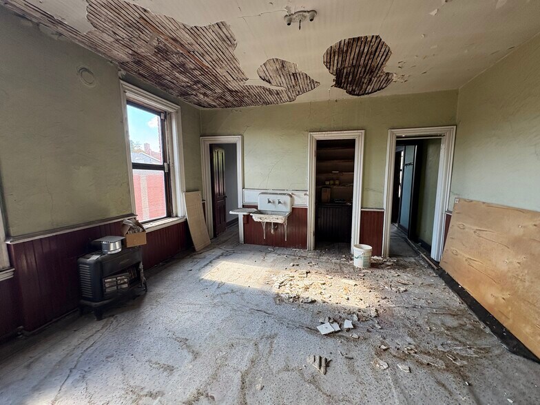 More Photos Of 1412 Main St, Buffalo Office For Sale