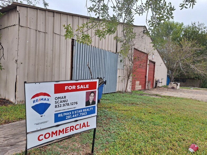 More Photos Of 2000 S Sam Houston Pky W, Houston Warehouse For Lease