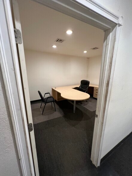 More Photos Of 225 N Highway 91, Summit Service For Lease