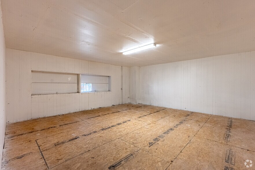 More Photos Of 3201-3215 S Broadway, Los Angeles Warehouse For Sale