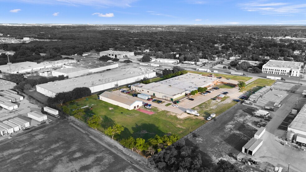 More Photos Of 3363 E Commerce St, San Antonio Warehouse For Sale