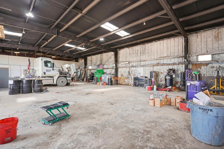 More Photos Of 2895 E US Highway 80, Abilene Warehouse For Lease