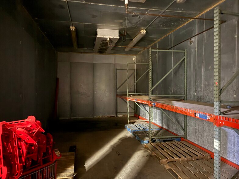 More Photos Of 479 Ferguson Rd, Dunbar Refrigeration Cold Storage For Sale