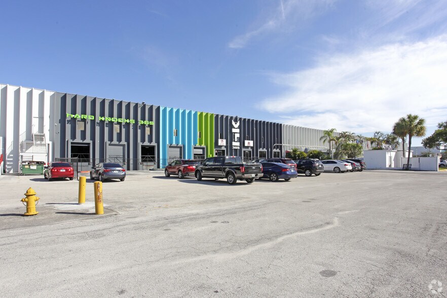 More Photos Of 5300 N Powerline Rd, Fort Lauderdale Warehouse For Lease