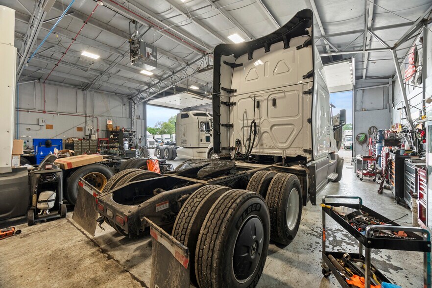 More Photos Of 14002 S Harrison Ave, Posen Truck Terminal For Sale