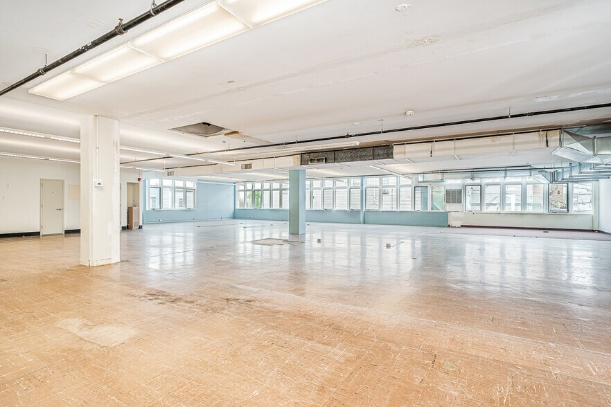 More Photos Of 2000 West St, Union City Office Residential For Lease