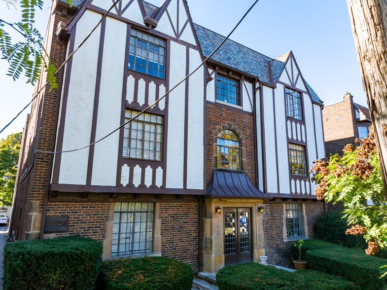 More Photos Of 1352 Kenilworth Ave, Lakewood Apartments For Sale