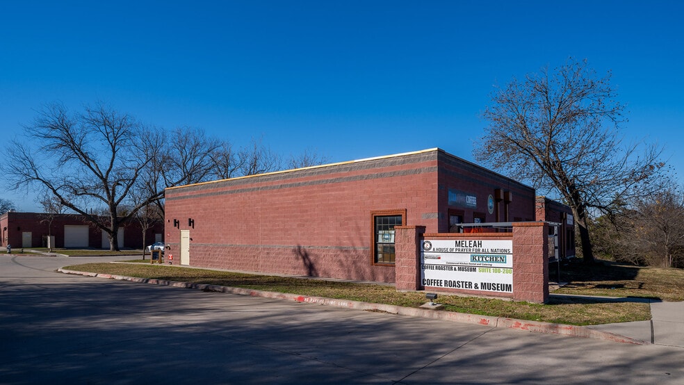 More Photos Of 3103 N McDonald St, McKinney Flex For Lease