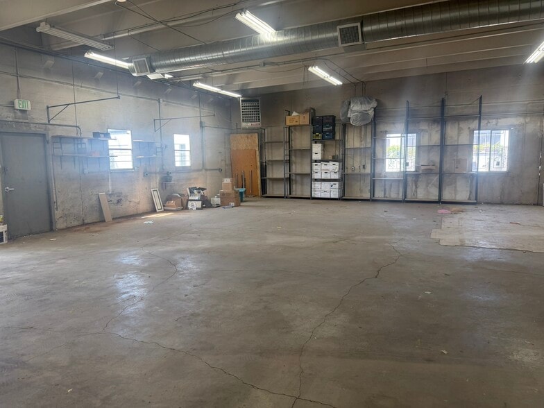 More Photos Of 2065-2085 S Holly St, Denver Showroom For Lease