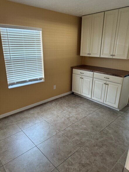 More Photos Of 1905 W Baker St, Plant City Office For Lease