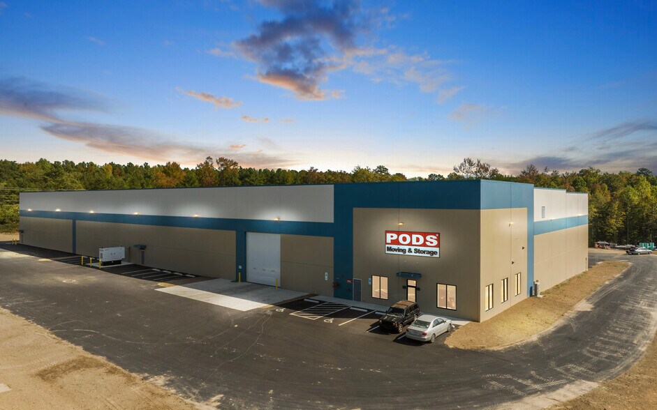 More Photos Of 122 Edgecomb Rd, Troy Warehouse For Lease