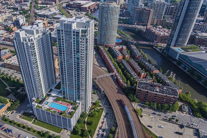 More Photos Of 555 W Kinzie St, Chicago Multifamily For Sale