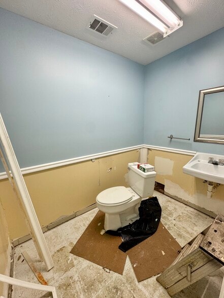 More Photos Of 245 W Bonacre Rd, Cataula Religious Facility For Sale