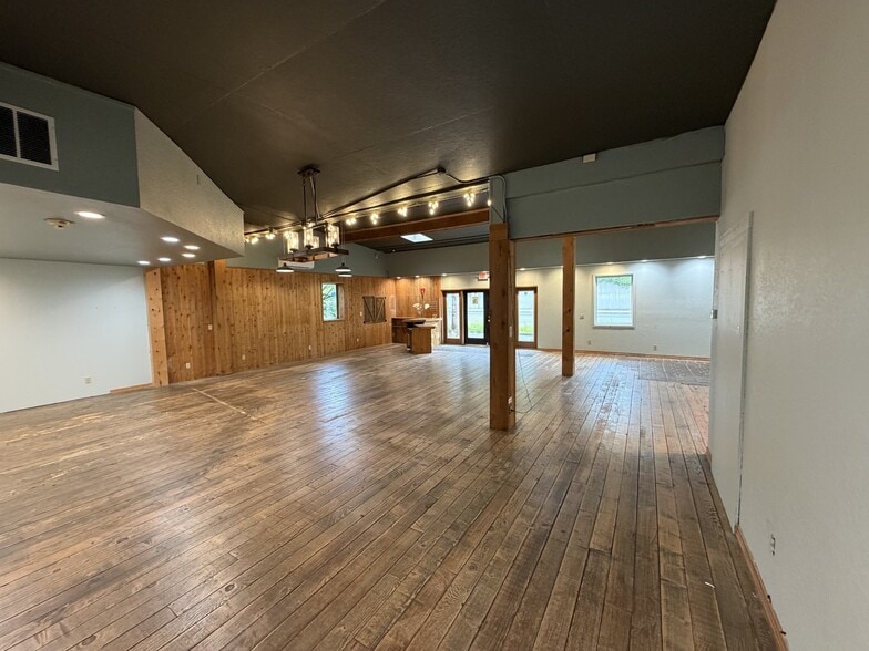 More Photos Of 3001 SW Highway 101, Lincoln City Warehouse For Lease