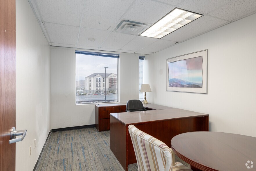 More Photos Of 6070 Gateway Blvd E, El Paso Office For Lease
