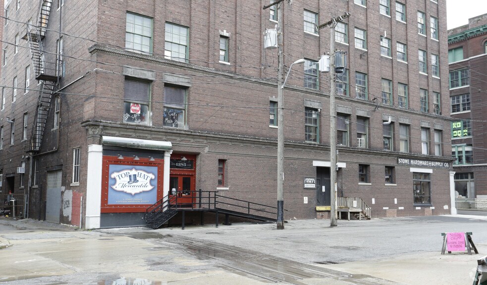 More Photos Of 1300 W 13th St, Kansas City Warehouse For Lease