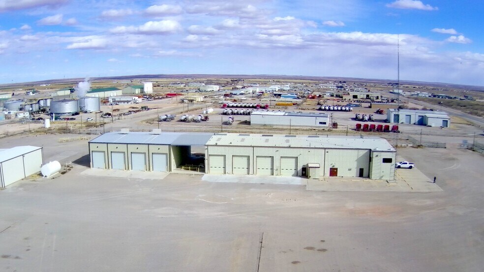 More Photos Of 2401 Sivley Rd, Artesia Truck Terminal For Sale