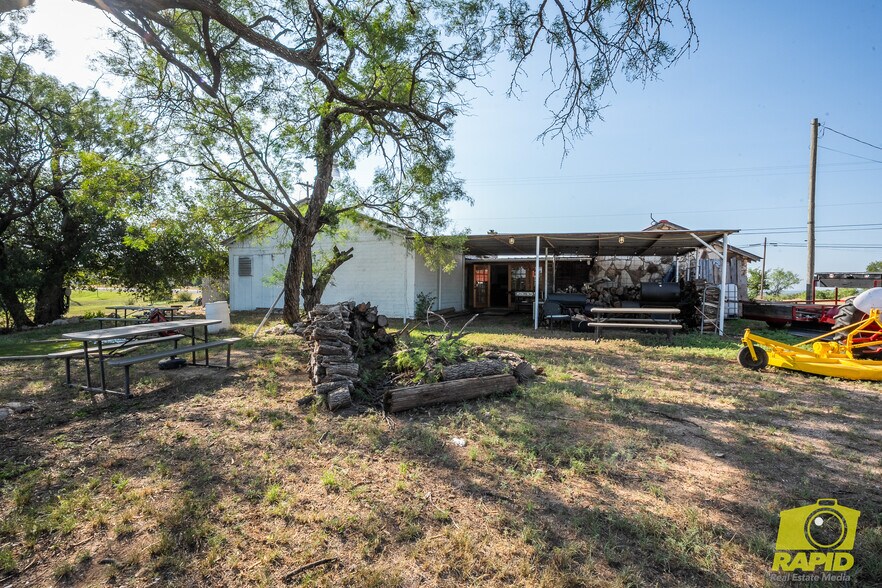 More Photos Of 425 Highland Park, Robert Lee Flex For Sale
