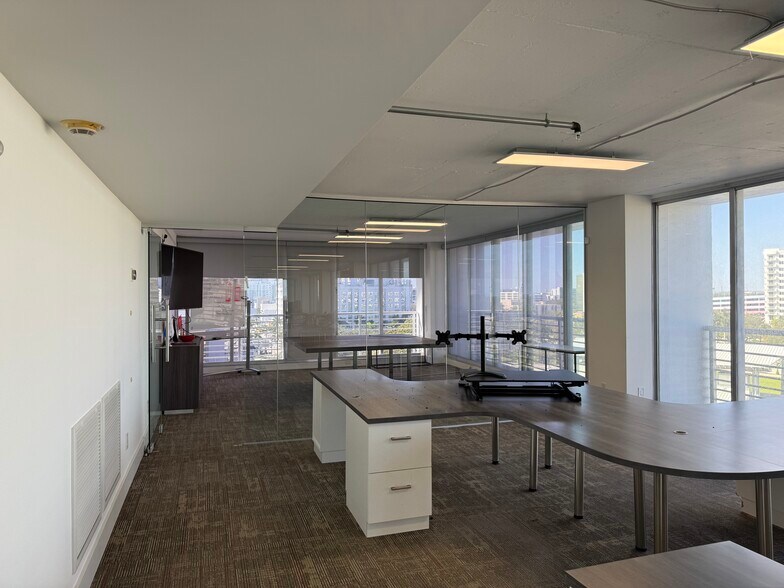 More Photos Of 1720 Harrison St, Hollywood Office Residential For Sale