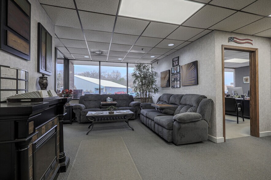 More Photos Of 2005-2007 W 103rd Ter, Leawood Service For Sale