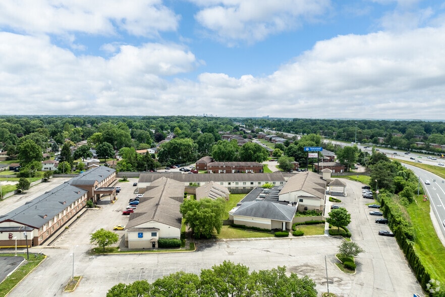 More Photos Of 1213 E Dublin Granville Rd, Columbus Hotel For Sale