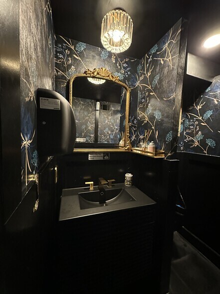 More Photos Of 141 Mansion Ave, Staten Island Restaurant For Sale
