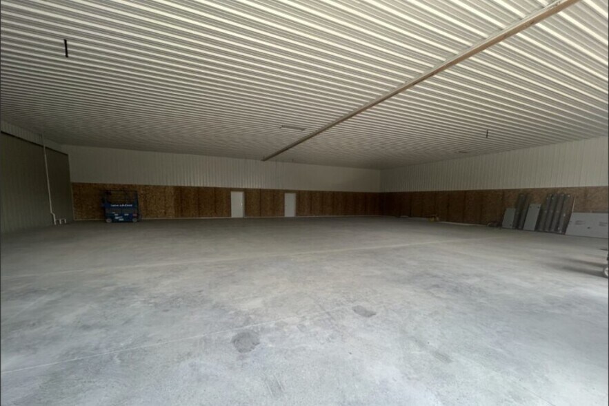 More Photos Of 620 Progress Ave, Munster Warehouse For Lease