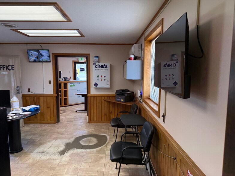 More Photos Of 4881 Pittsburgh Rd, Harrisville Light Distribution For Sale