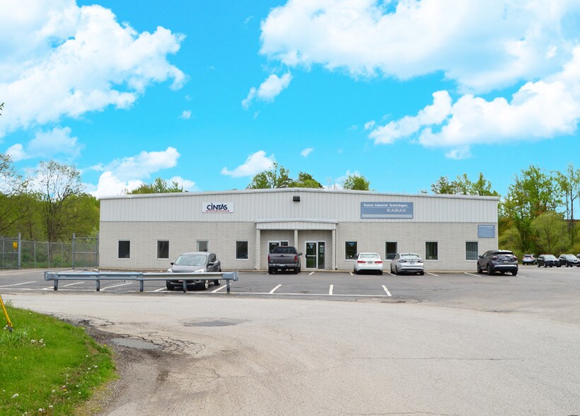 More Photos Of 2333-2335 W 50th St, Erie Warehouse For Lease