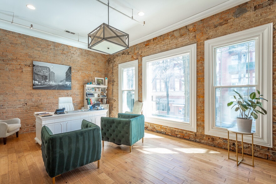 More Photos Of 809 Market St, Chattanooga Storefront Retail Office For Sale