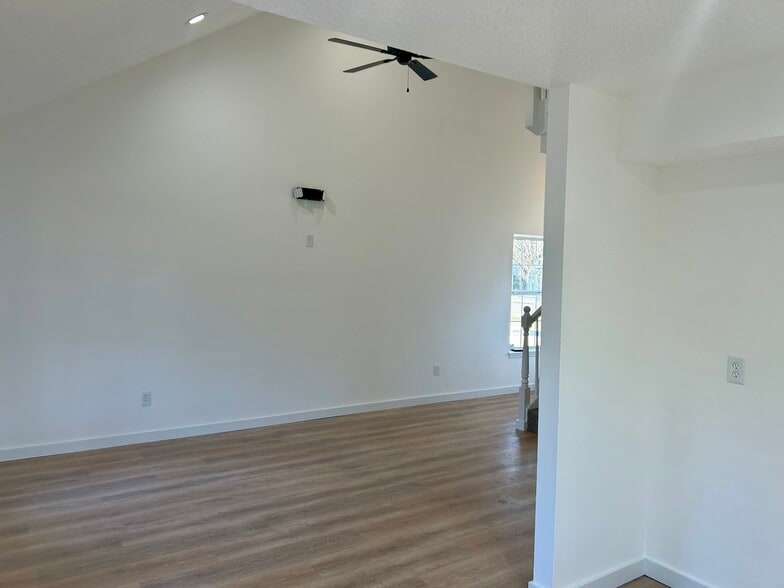 More Photos Of 1477 S 8th St, Fernandina Beach Office For Lease