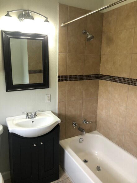 More Photos Of 261 Claremont Ave, San Antonio Multifamily For Sale