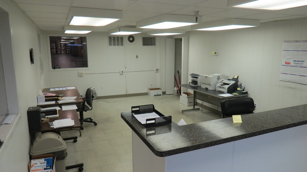 More Photos Of 1310 N McKinley Ave, Champaign Warehouse For Lease