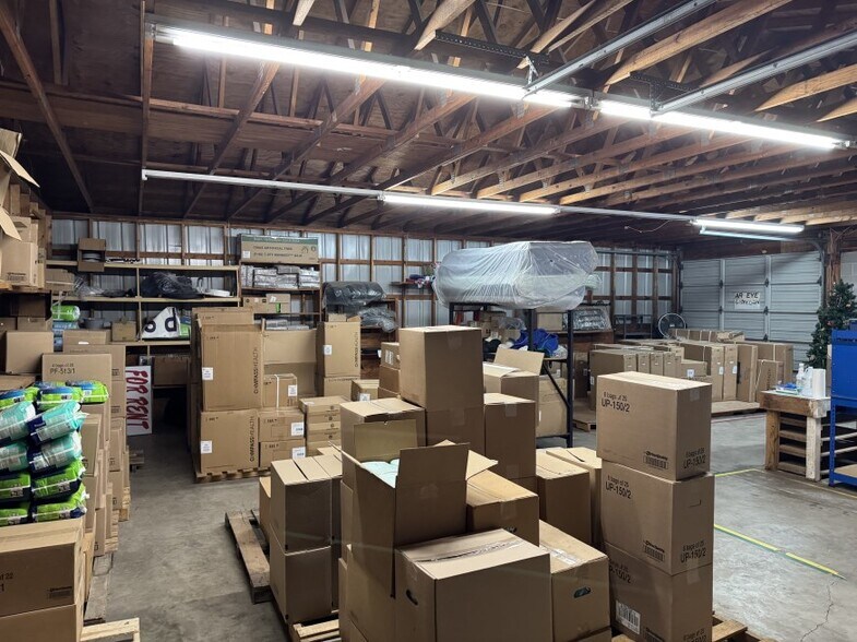 More Photos Of 2097 Highway 65 S, Clinton Storefront For Sale